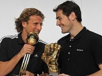 Forlán recoge el Balón de Oro Forlán recoge el balón de oro