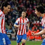 Falcao y Tiago celebran el gol de penalti logrado por el colombiano