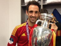 Juanfran con la Copa de Europa