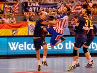 Balic lanza a portería en el Atlético de Madrid Barcelona de balonmano