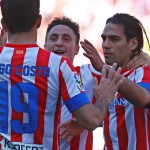 Diego Costa, Cristian Rodríguez y Falcao celebran uno de los cinco goles al Granada