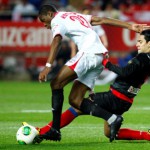 Falcao disputa un balón a Kondogbia.