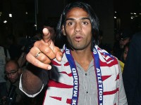 Radamel Falcao con la bufanda del Atlético de Madrid