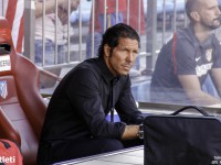 Simeone en el banquillo del Atletico de Madridac