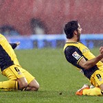 Koke y Raúl García festejan gol al Athletic